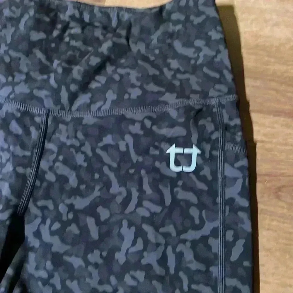 TwoTags Activewear Shorts Women’s M Stretch Gym Yoga Training Running NWT
